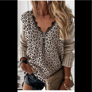 V-neck long sleeve animal print top with zipper and lace trim. Large -XL